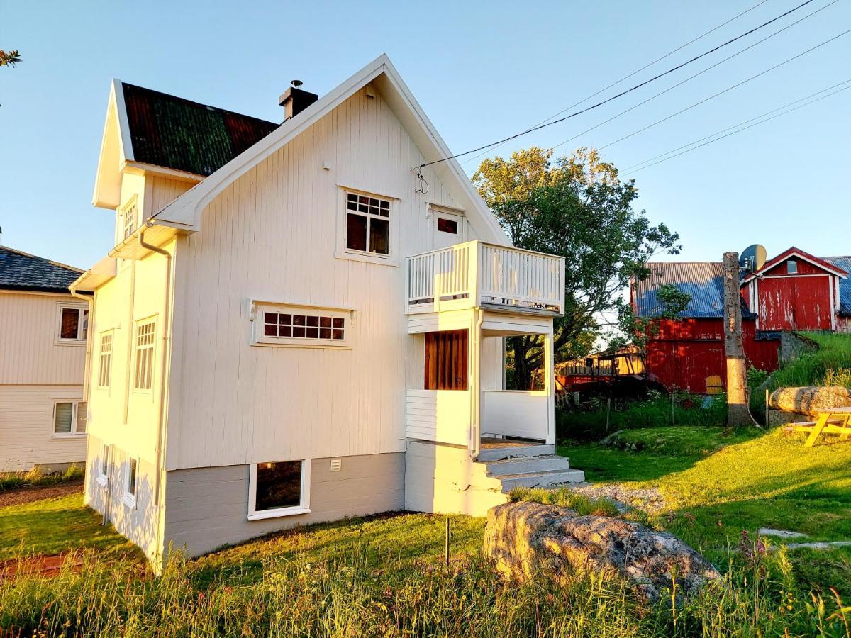 Solrik Beliggenhet I Lofotens Storste Fiskevaer Villa Ballstad Exterior foto